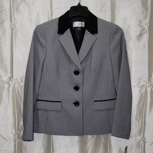 Black and white Le Suit blazer size 14p